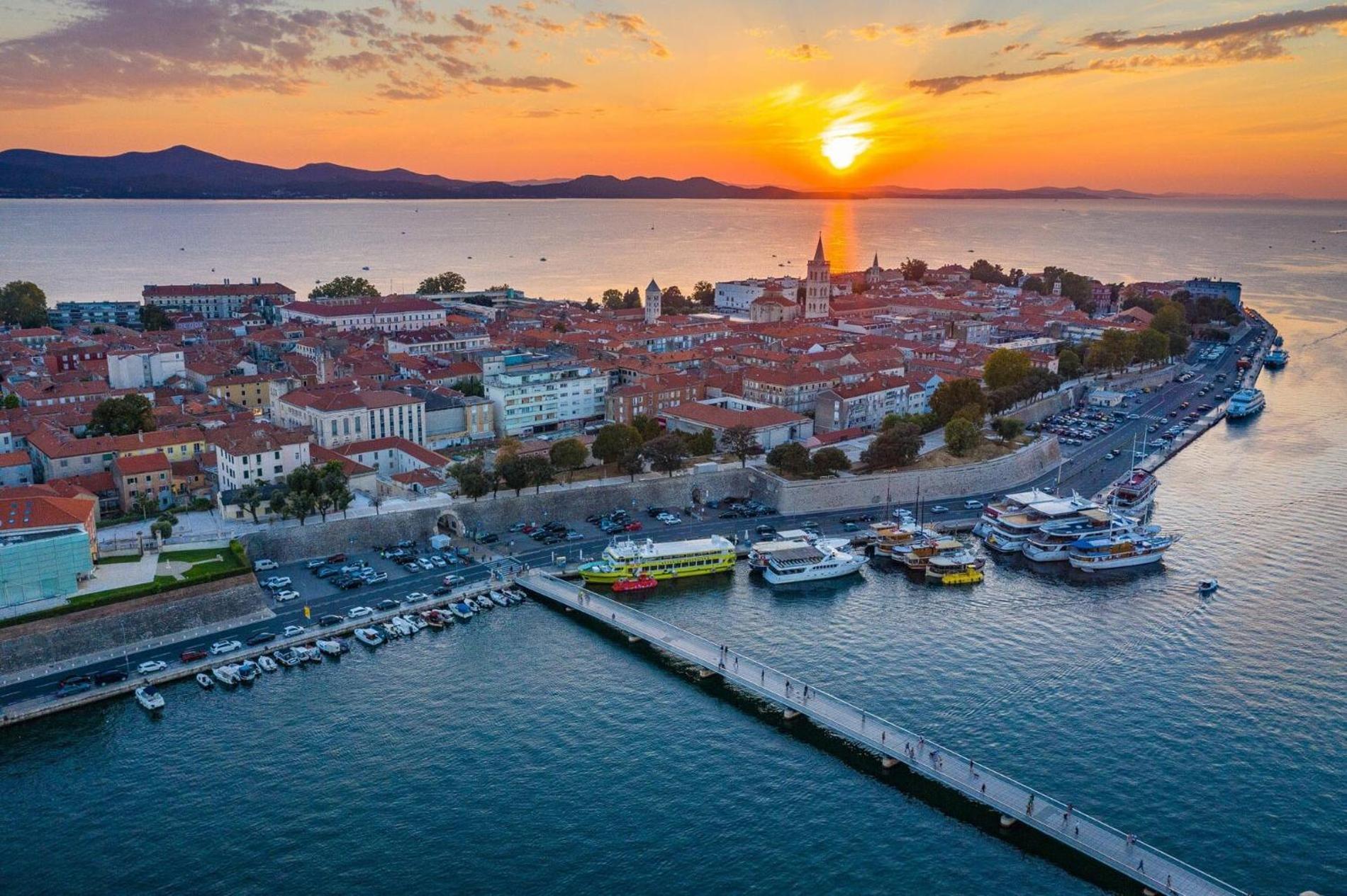 Luma Luxury Apartment With Jacuzzi Zadar Ngoại thất bức ảnh